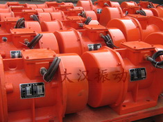 YZS振動電機(jī)：加裝防護(hù)外殼，密封性強(qiáng)不易損壞。
