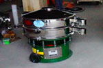 800型單層三次元振動篩，產(chǎn)量可達800kg/h。